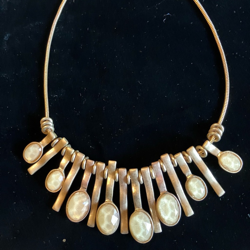 Elegant Gold and Cream Necklace - Picture 2 of 10